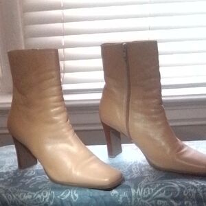 Apostrophe Tan Heeled Boots with Block Heel